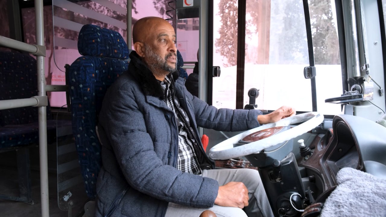 Bakan Kurum paylaştı! 25 yıllık otobüs şoförü Devren Yener: 'Yok olan şehir 3 yılda yeniden kuruldu'