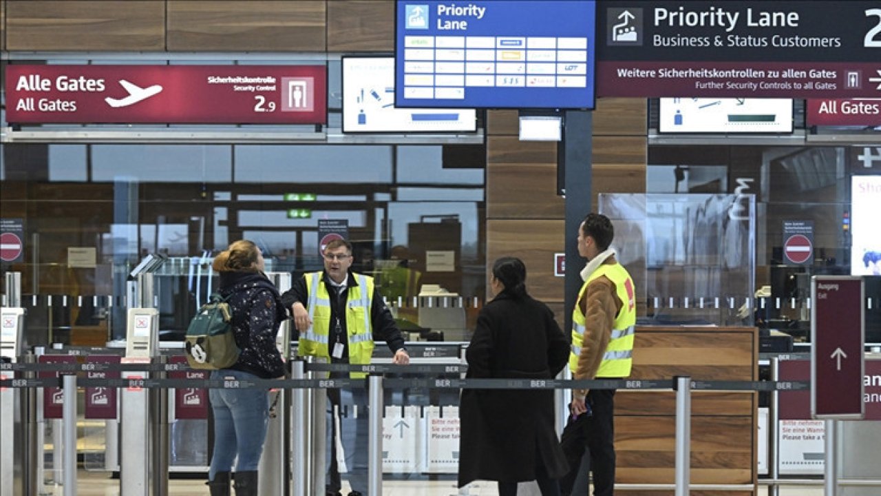 Berlin'de uçuşlar üst üste ikinci gün de askıya alındı