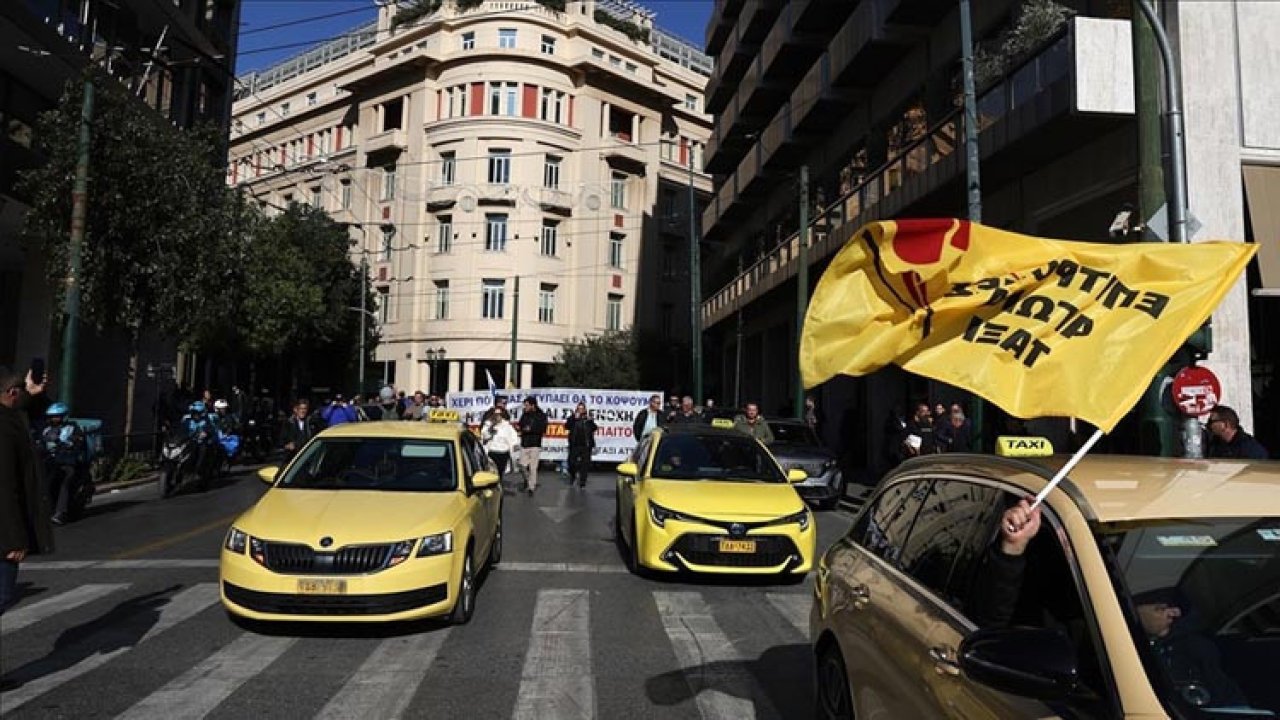 Komşuda taksiciler grev başlattı
