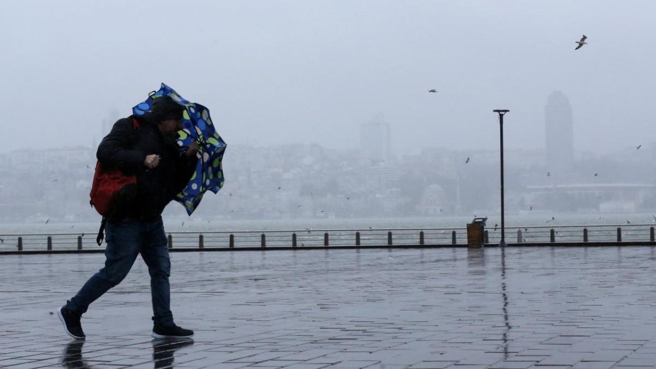 Meteoroloji İstanbul için saat verdi! Sıcaklıklar düşecek, yağış günlerce sürecek