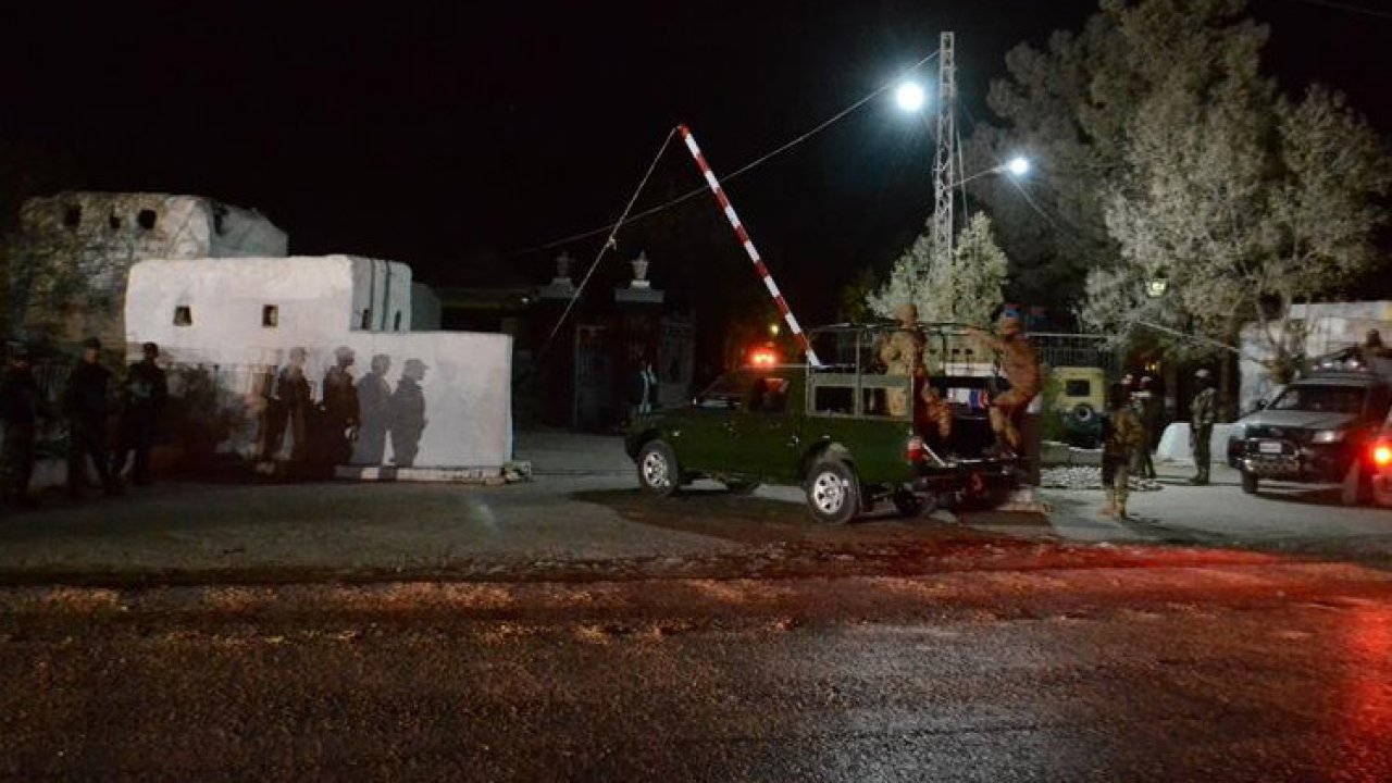 Pakistan'da intihar saldırısı: 4 polis yaşamını yitirdi