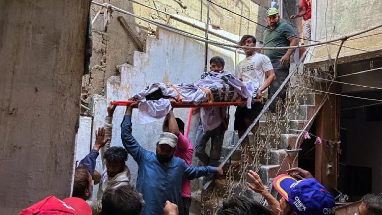 Pakistan'da patlama: Çok sayıda ölü