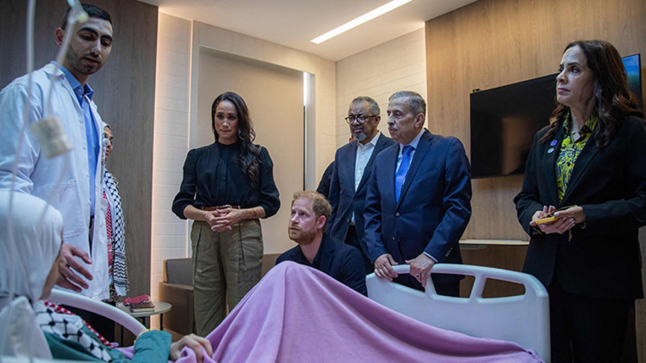 Prens Harry ve eşi Meghan, Gazzeli yaralıları ziyaret etti