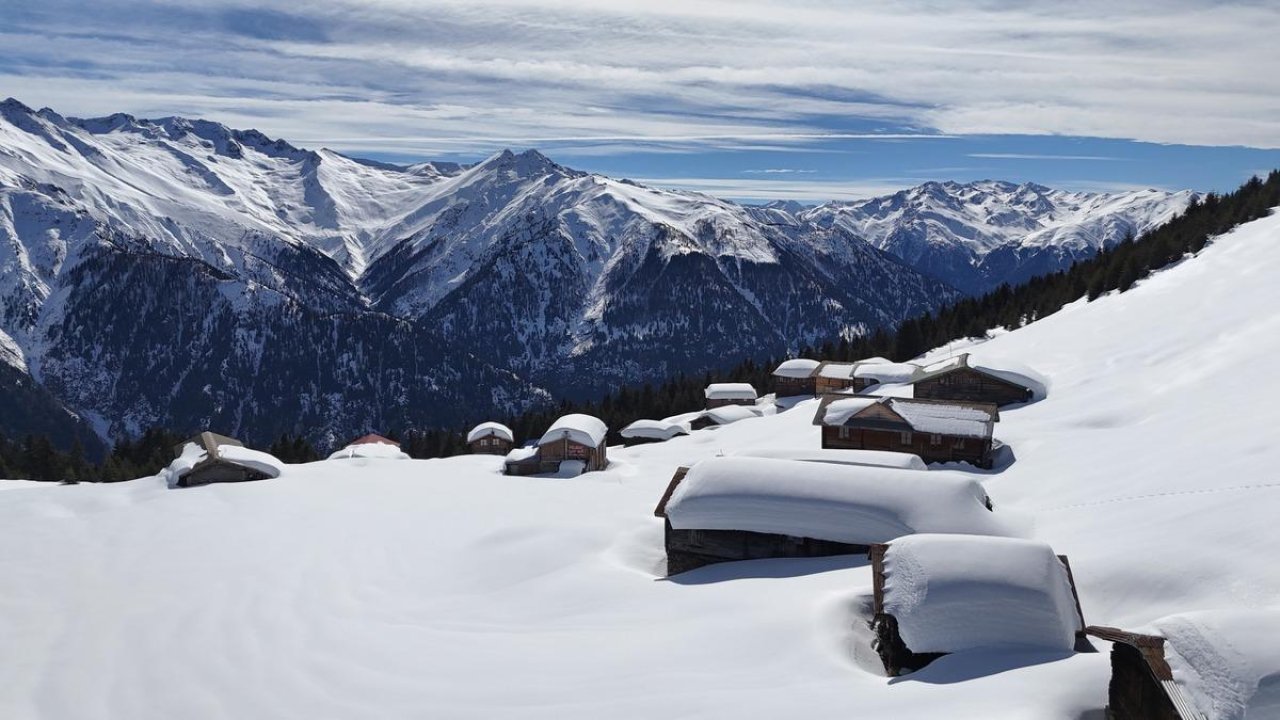 Rize'de Kaçkar Dağları ve yaylalardaki kar manzarası dronla görüntülendi