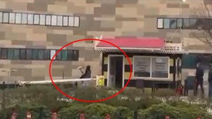 Taksiye binemeyince çıldırdı: Cam çerçeve indirdi!