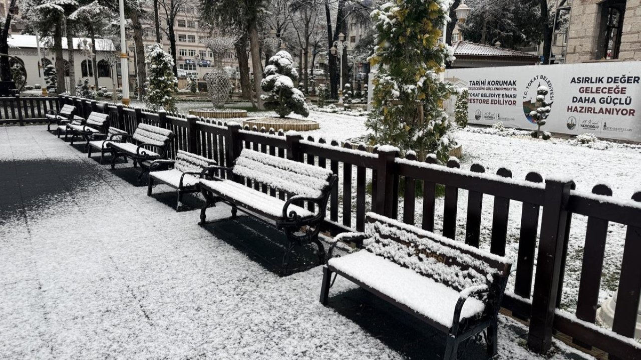 Tokat güne kar yağışıyla uyandı