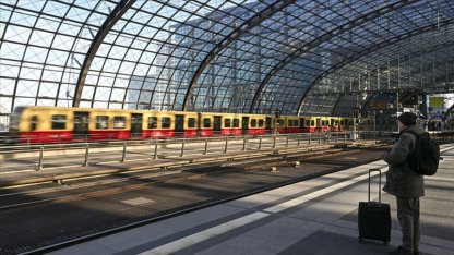 Uyarı grevi başladı: Almanya'da hayat durma noktasına geldi