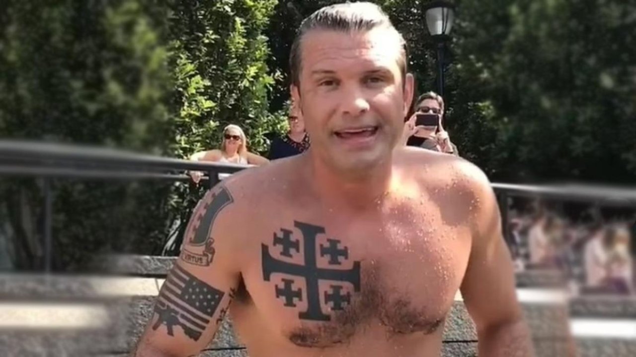 ABD Savunma Bakanı’nın dövmeleri tartışma yarattı! “Kafir” yazısı dikkat çekti