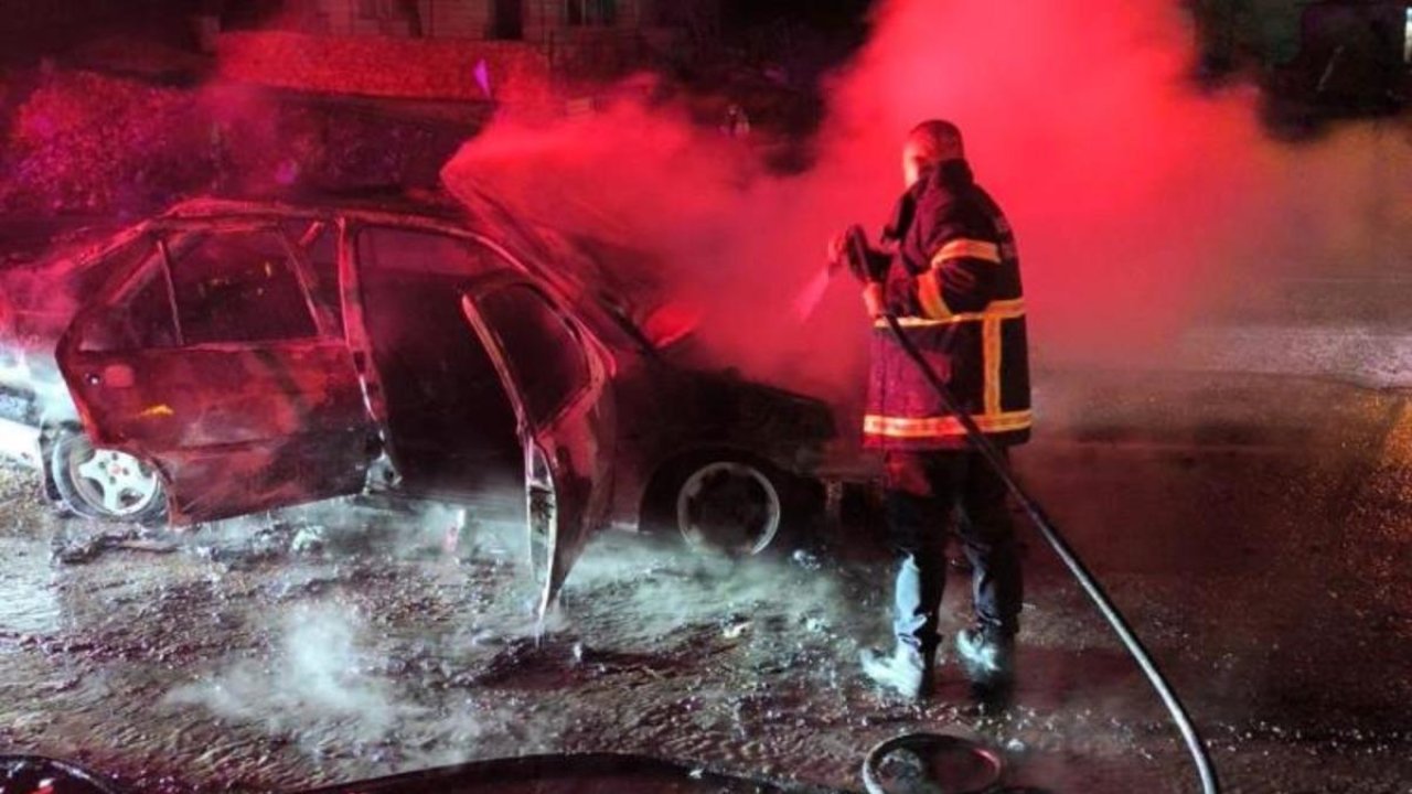 Adıyaman’da seyir halindeki otomobil alev alev yandı