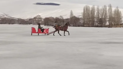 Çıldır Gölü'nde atlı kızak sezonu sona eriyor