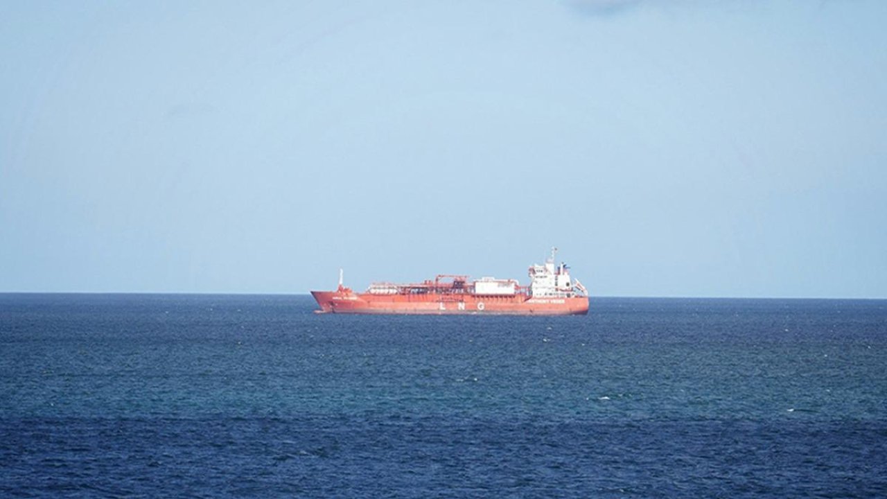 Hürmüz Boğazı’nda patlama meydana geldi