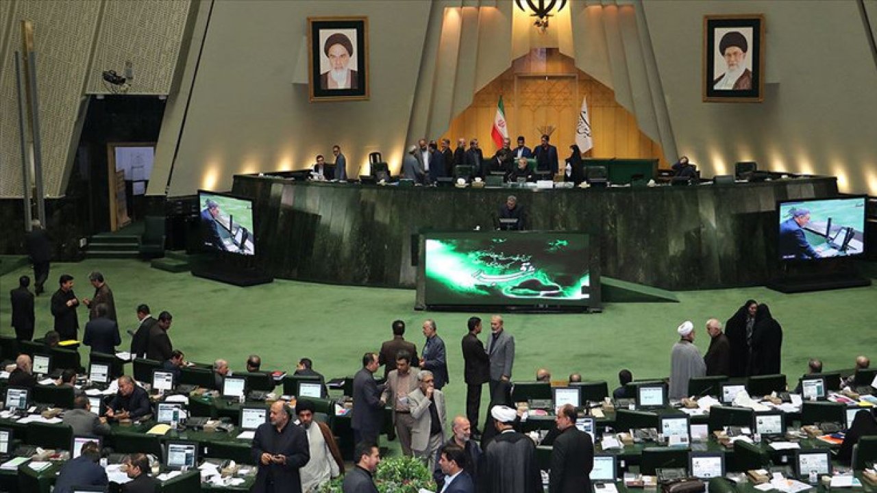 İran'ın yeni dini lideri seçildi