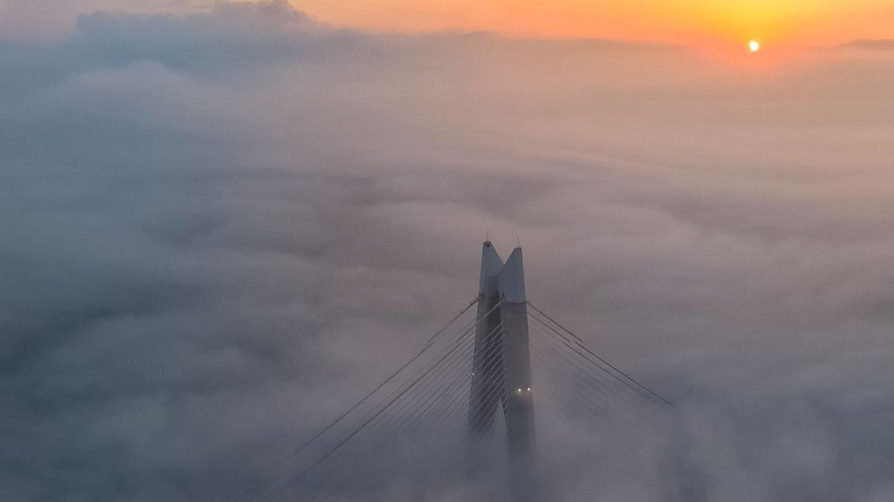 İstanbul'da sabahın ilk ışıklarıyla mest eden görüntü