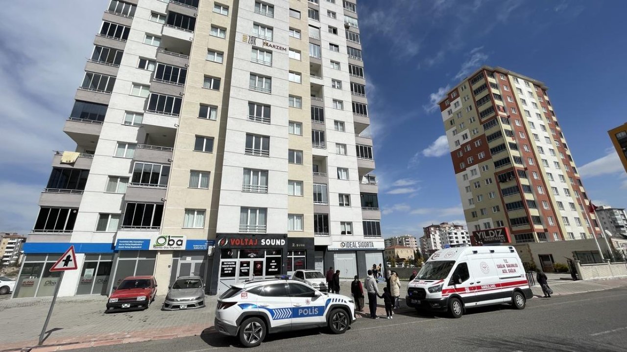 Kayseri'de 3'üncü kattan düşen yaşlı adam hayatını kaybetti