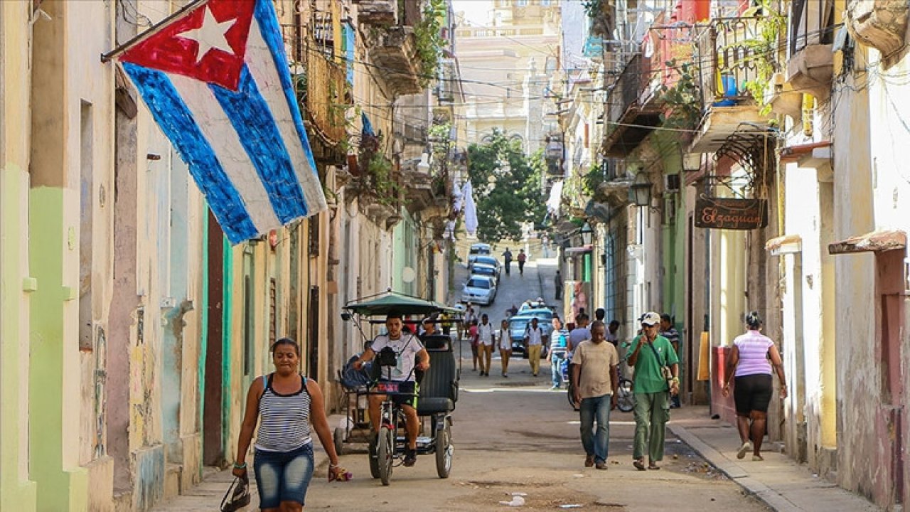 Küba'dan ABD'ye karşı direniş mesajı: Saldırgan sarsılmaz bir dirençle karşılaşacak