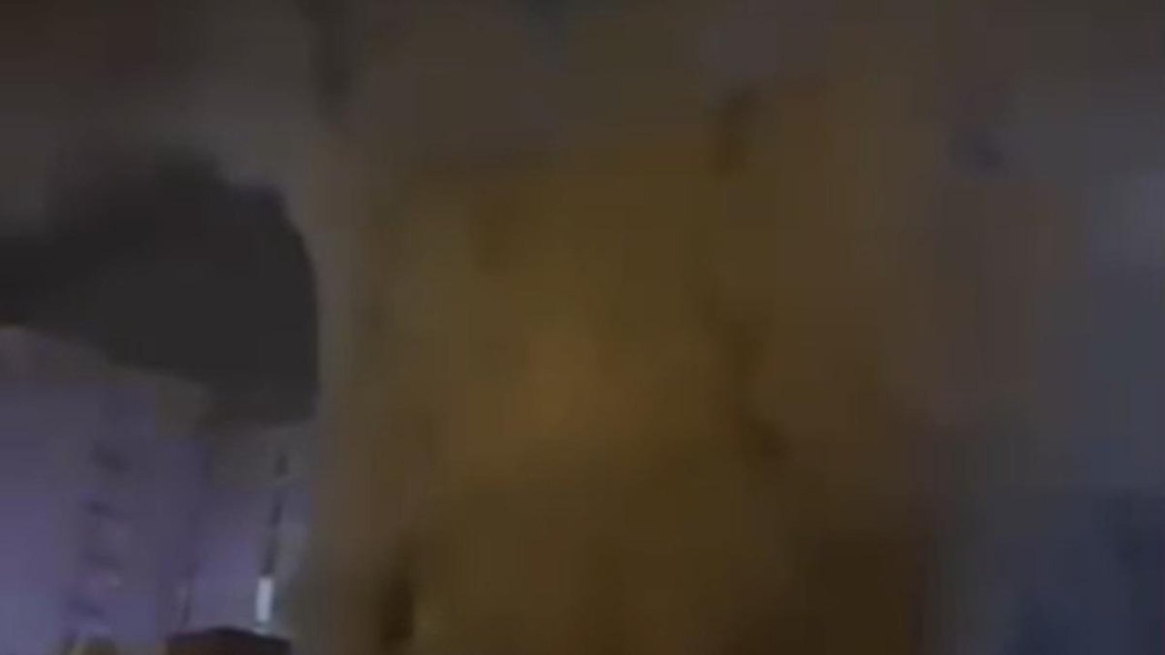 Mardin’de mobilya döşemecisinde çıkan yangın söndürüldü