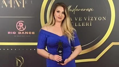 ÖDÜLLÜ İÇERİK ÜRETİCİSİ SEVİL ARSLAN'IN BAYRAM ÖZEL MESAJI