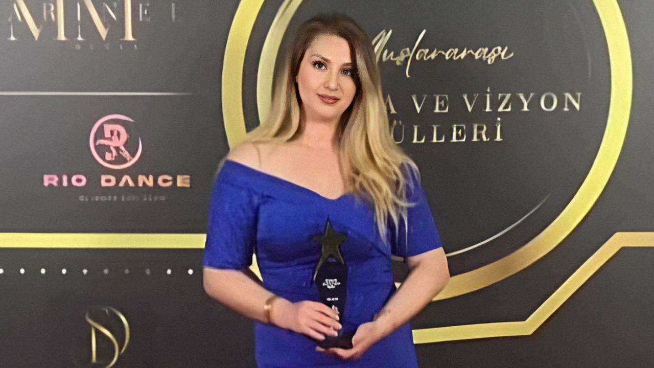 ÖDÜLLÜ İÇERİK ÜRETİCİSİ SEVİL ARSLAN'IN BAYRAM ÖZEL MESAJI