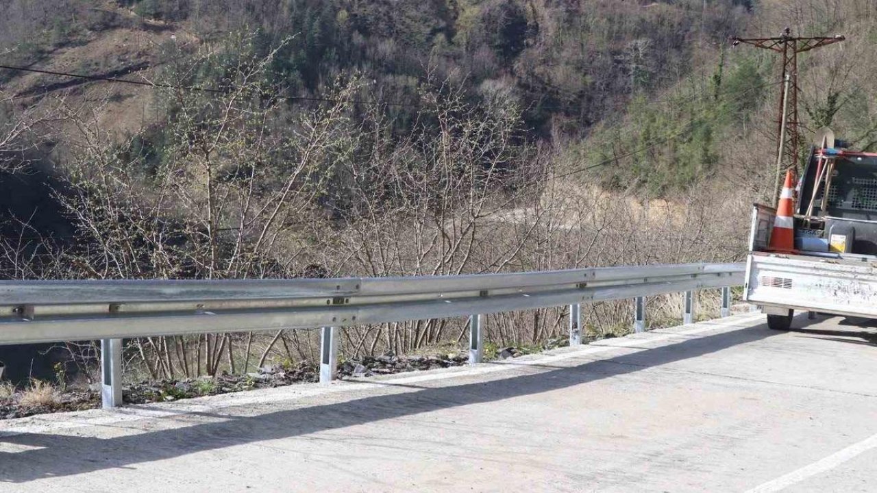 Ölüm yoluna bariyerli önlem