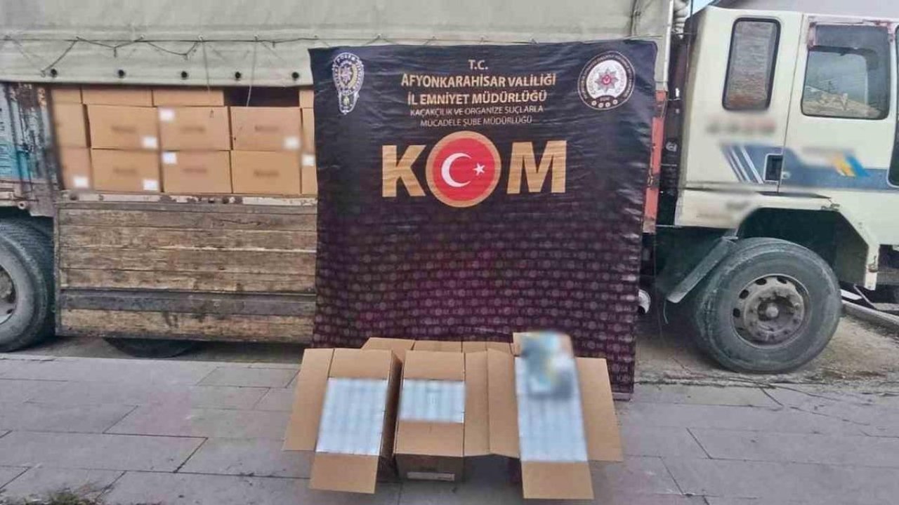 Polis 4 milyon 100 bin adet sahte bandrollü boş makaron ele geçirdi