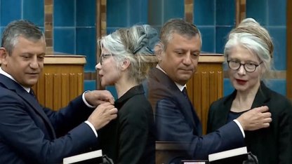 Son dakika | Emine Ülker Tarhan yeniden CHP'de! Rozetini Özgür Özel taktı