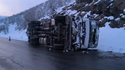 Uludere'de trafik kazası: 2 kişi yaralandı