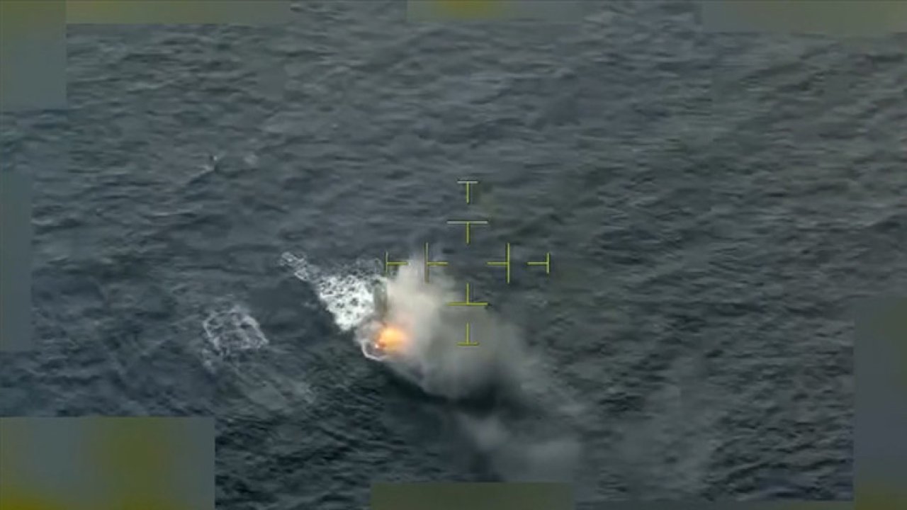 ABD, Pasifik'te 2 gemiye saldırdı: 5 kişi hayatını kaybetti