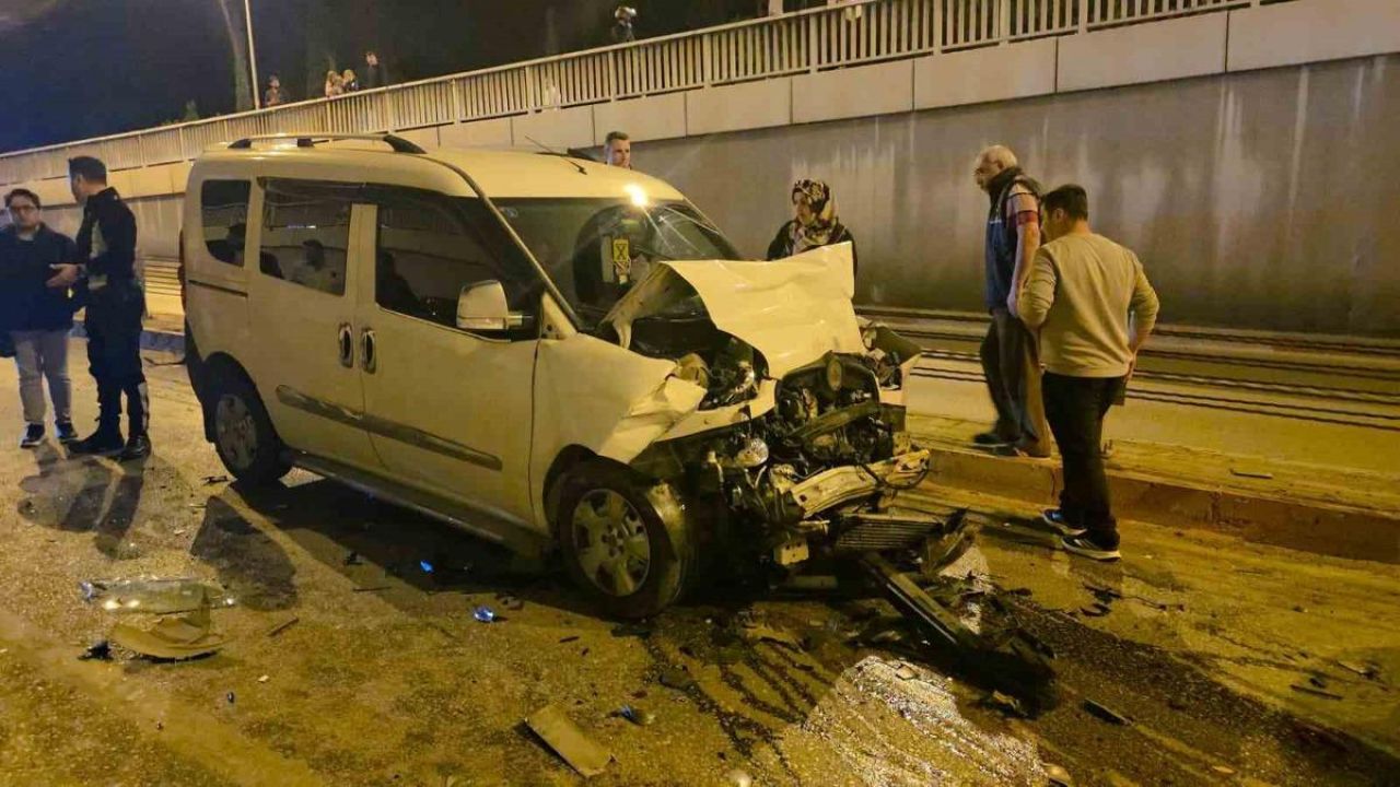 Antalya’da 11 araçlı zincirleme kaza: 1 yaralı