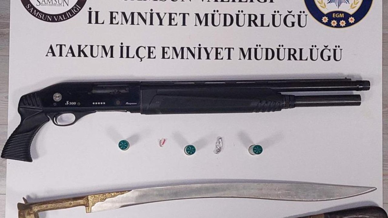 Atakum’da ruhsatsız silah ve kılıç ele geçirildi