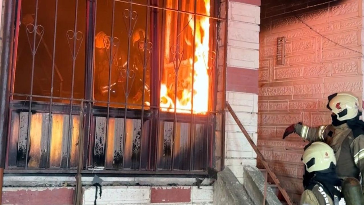 Avcılar'da 4 katlı binada yangın; mahsur kalan 20 kişi kurtarıldı