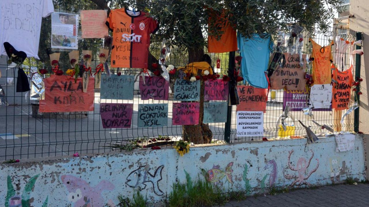 Ayser Çalık'ta buruk 23 Nisan... Fotoğrafları tellere asıldı