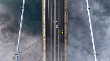 Boğaz'da trafik durdu: Sislerin arasında kayboldu!