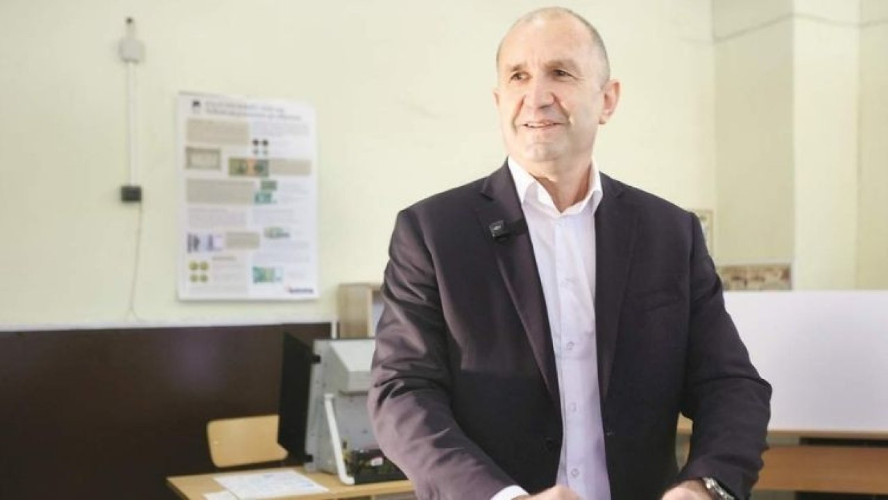 Bulgaristan 5 yılda 8’inci kez sandığa gitti… Radev’den ezici zafer