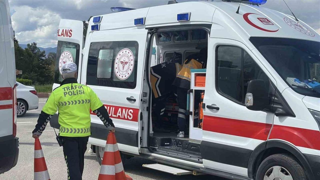 Burdur’da otomobil ile motosiklet çarpıştı: 2 yaralı