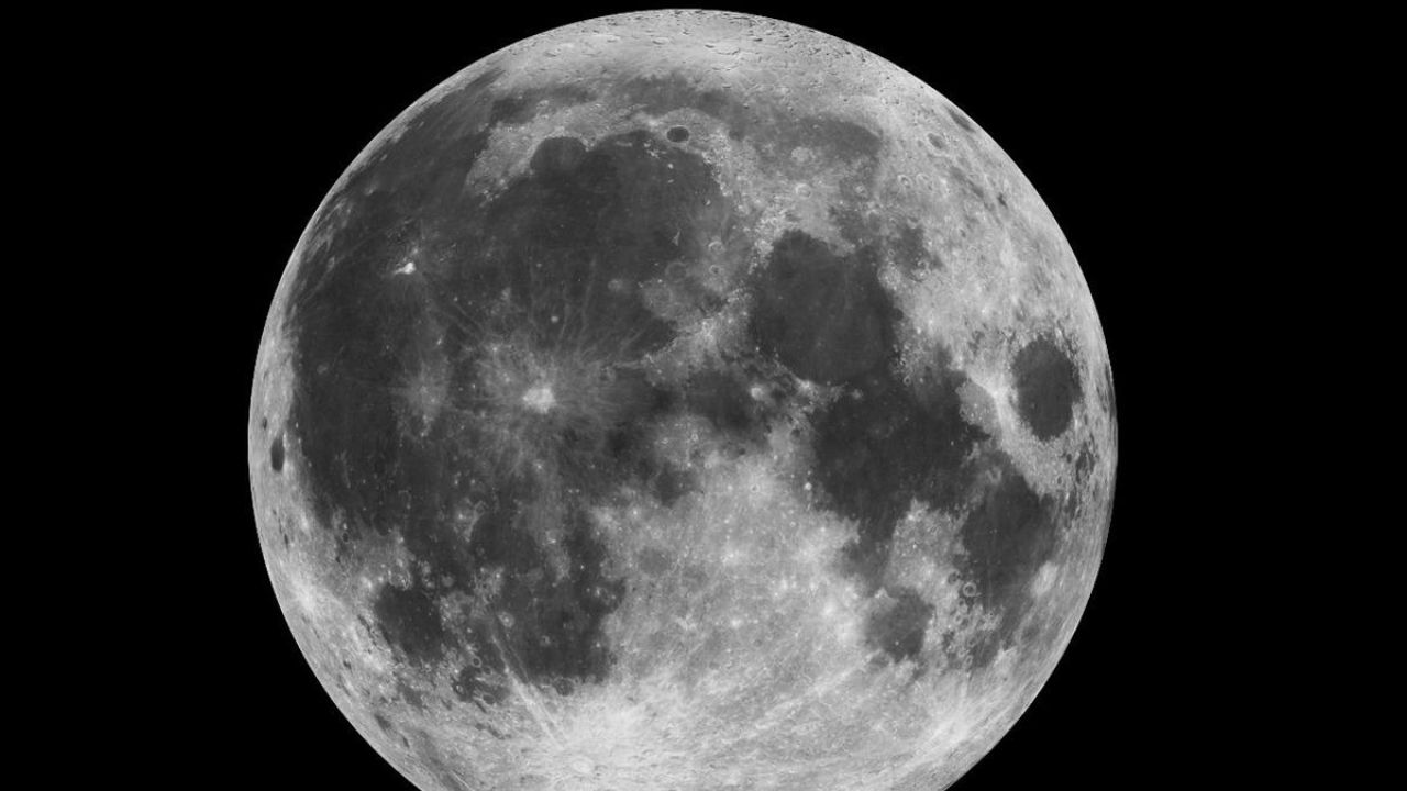 Çinli bilim insanları Ay'da iki yeni mineral keşfetti