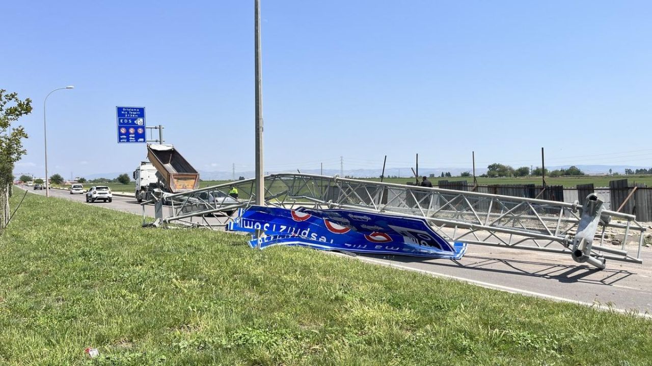 Damperi açık kalınca EDS direğine çarptı