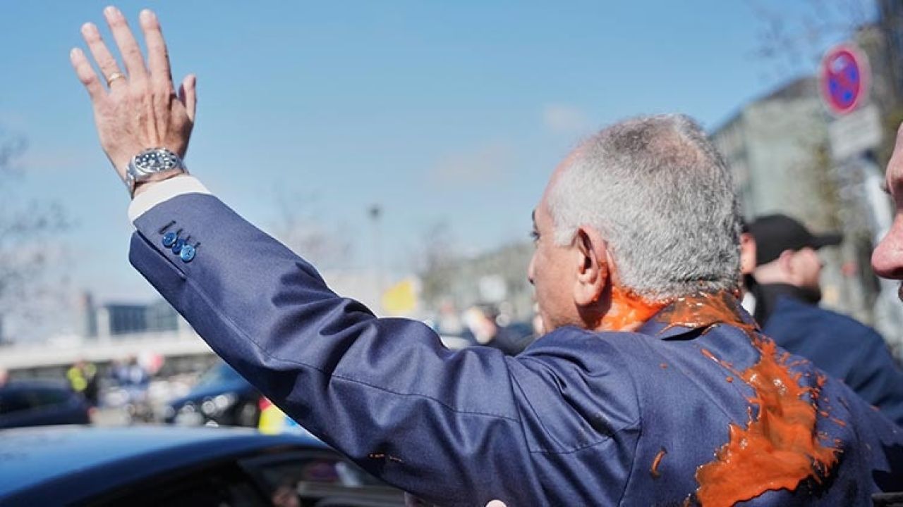 Devrik liderin oğluna Berlin'de şok: Sürgündeki prense protesto