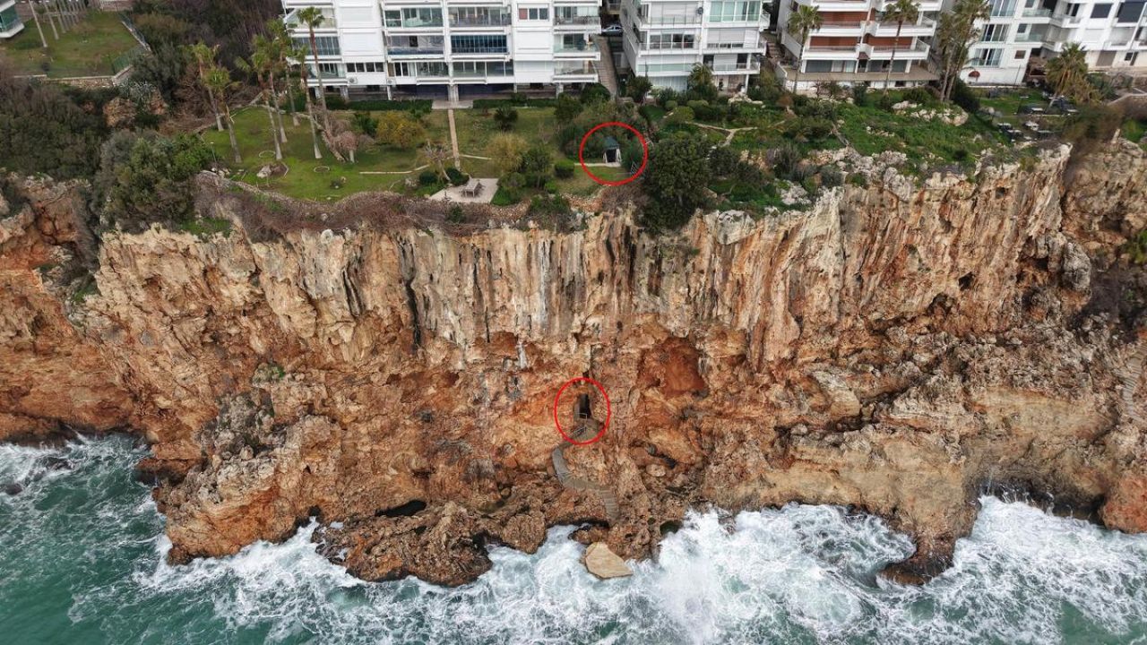 Dünyada tekti: 40 yıl önce mahvetmişler! Kaçak asansör ve barakaya yıkım kararı