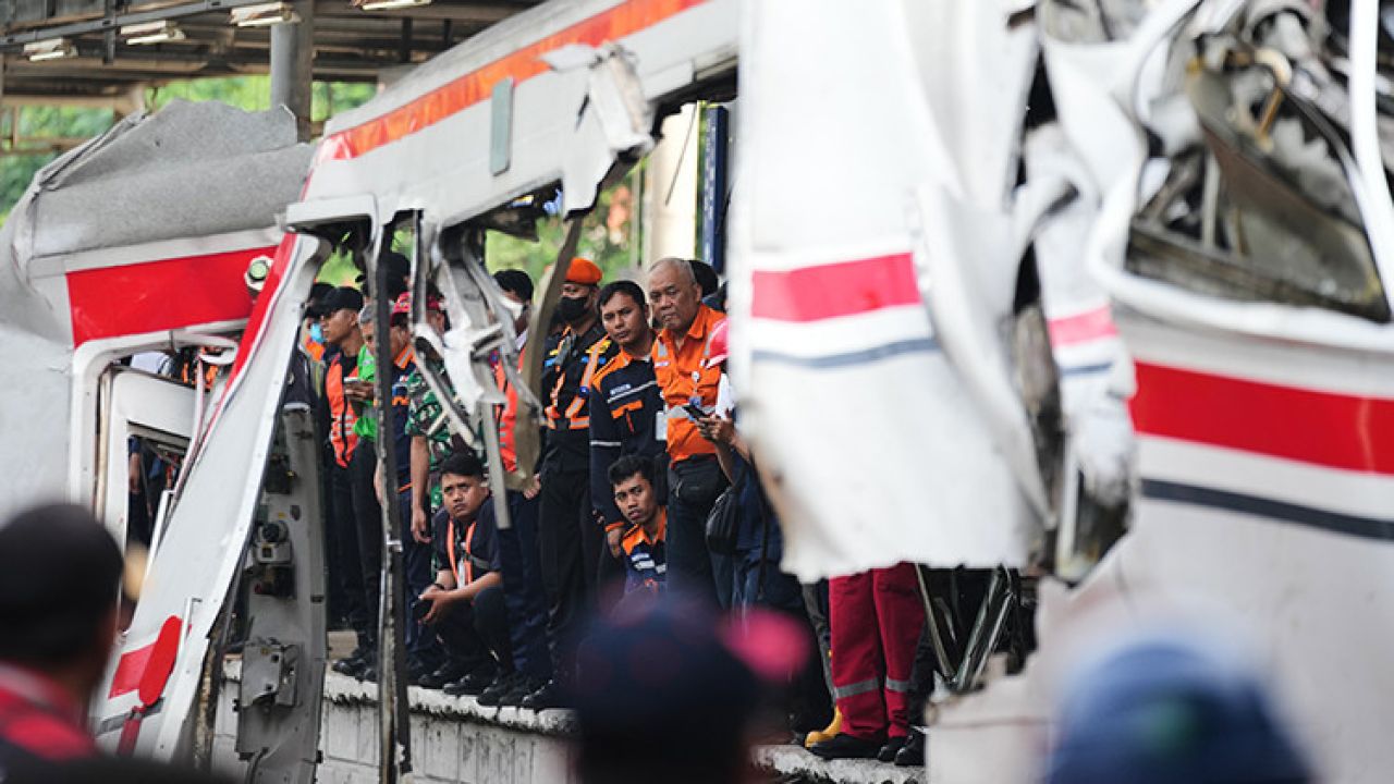 Endonezya'da feci tren kazası: 14 kişi öldü, çok sayıda yaralı var