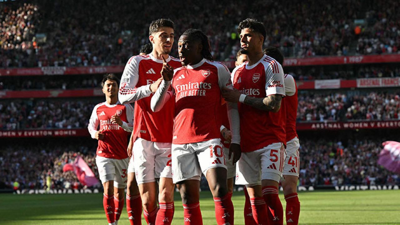 Eze, Arsenal'ı maç fazlasıyla zirveye taşıdı!