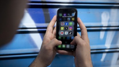 Fransa'da 'sosyal medyaya 15 yaş sınırı' tasarısı kabul edildi