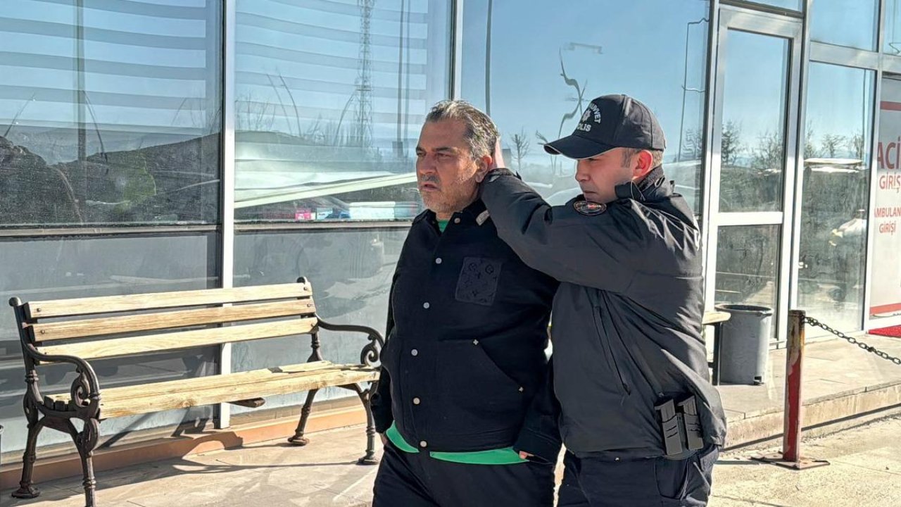 Gözaltında dikkat çeken görüntü: Belediye Başkanı Tozan böyle götürüldü