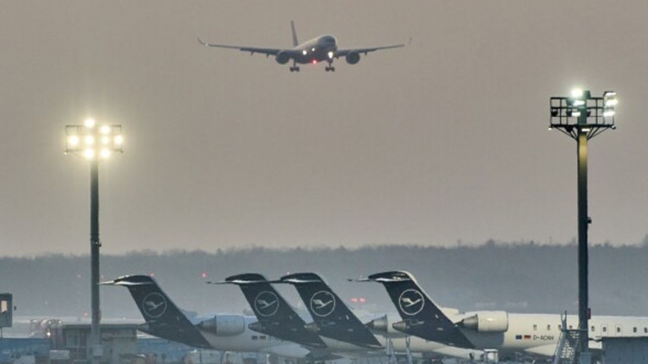 Güney Sudan'da yolcu uçağı düştü: Çok sayıda ölü var