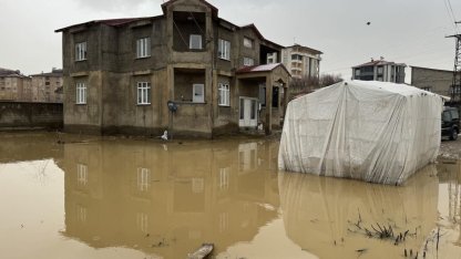Hakkari'de sağanak hayatı olumsuz etkiledi