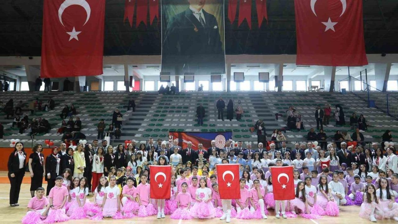 İnegöl’de 23 Nisan coşkuyla kutlandı