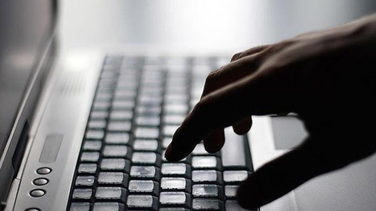 İran'da ekonomiye 'internet' darbesi: Zarar açıklandı