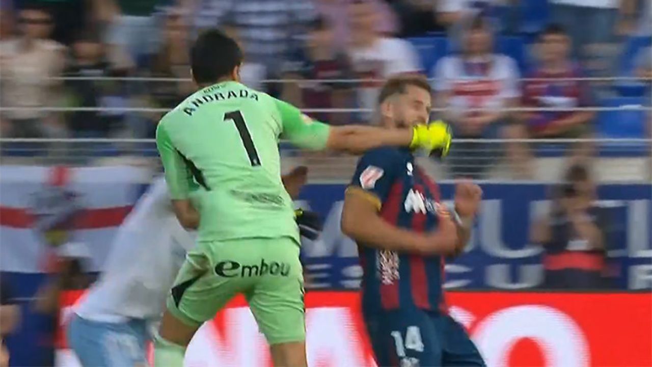 İspanya'da rakibine yumruk atan kaleciye rekor ceza!