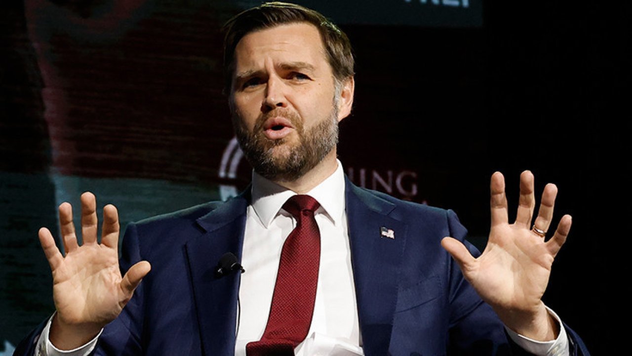 JD Vance yuhalandı: Öğrenciden 'Gazze' çıkışı