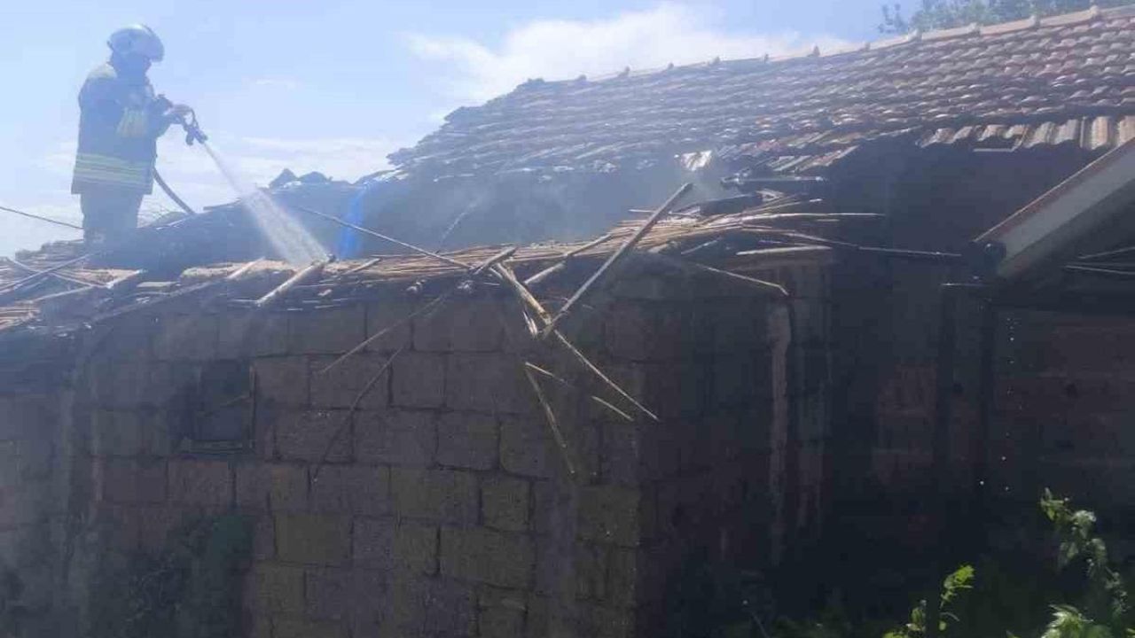 Kumlu’da müstakil ev yangını