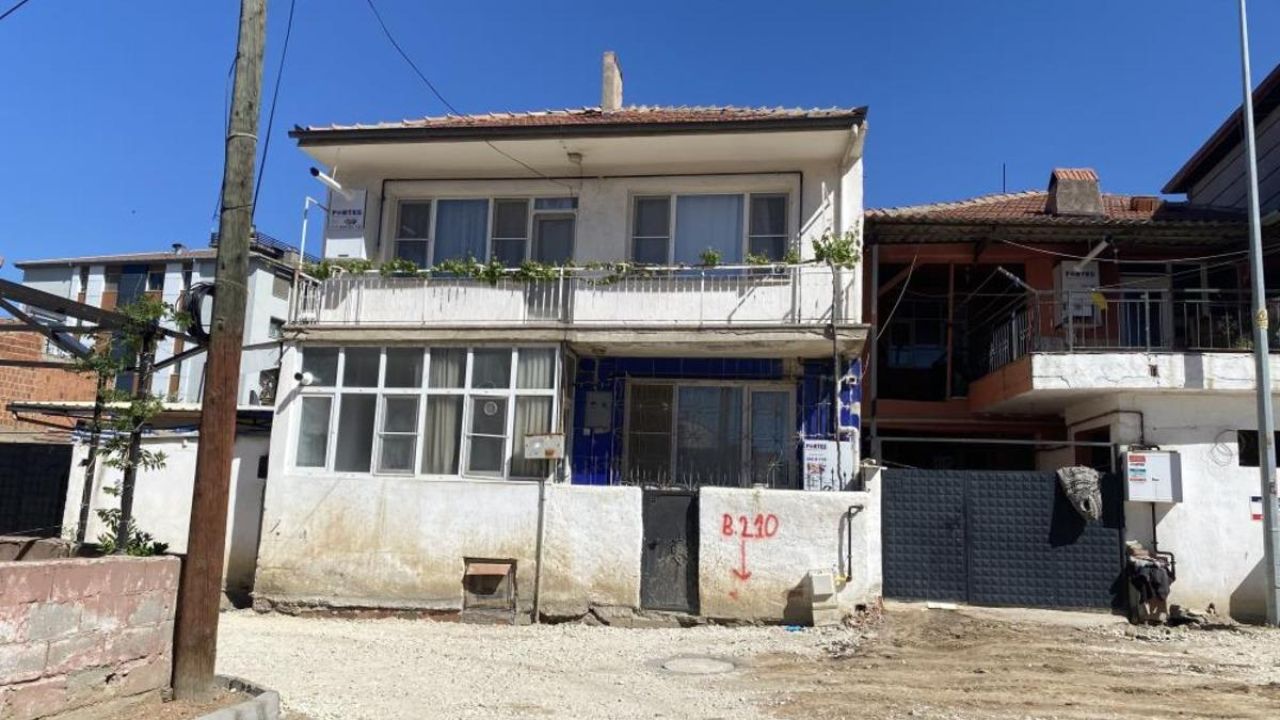 Namaz için uyandı, oğlunu banyoda ölü buldu